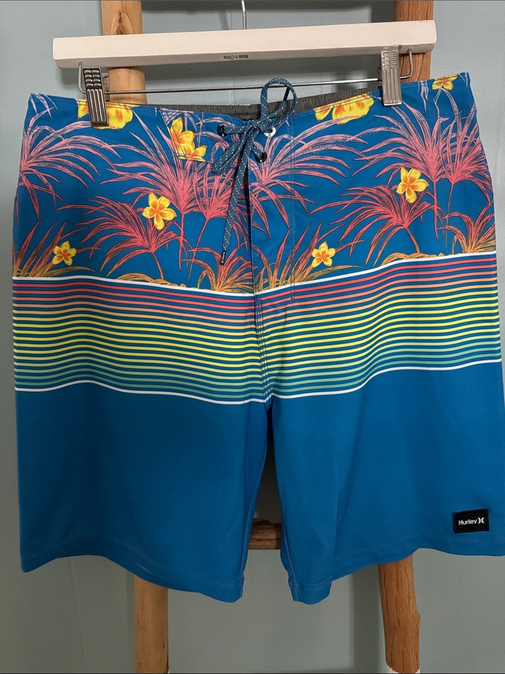 HURLEY Phantom 22" Blue Floral & Rainbow Stripe Board Shorts ~ 32